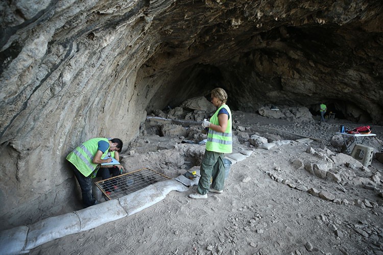 Arkeologlar, Andık Mağarası'nda geçmişin izlerini araştırıyor