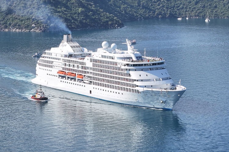 "Seven Seas Navigator" kruvaziyeri 445 yolcusuyla Marmaris'e geldi