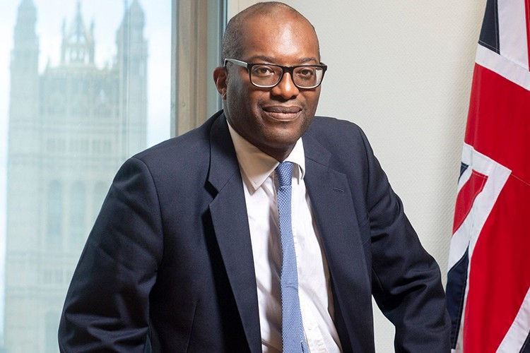 İngiltere yüzde 45'lik vergi paketinden vazgeçti