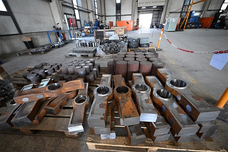 Avrupa'ya kalıp ve makine parçaları gönderiyor