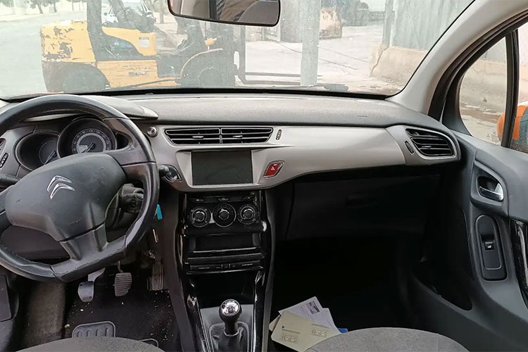 Citroen'in C3 ve DS3 modellerindeki hava yastıkları için servis çağrısı