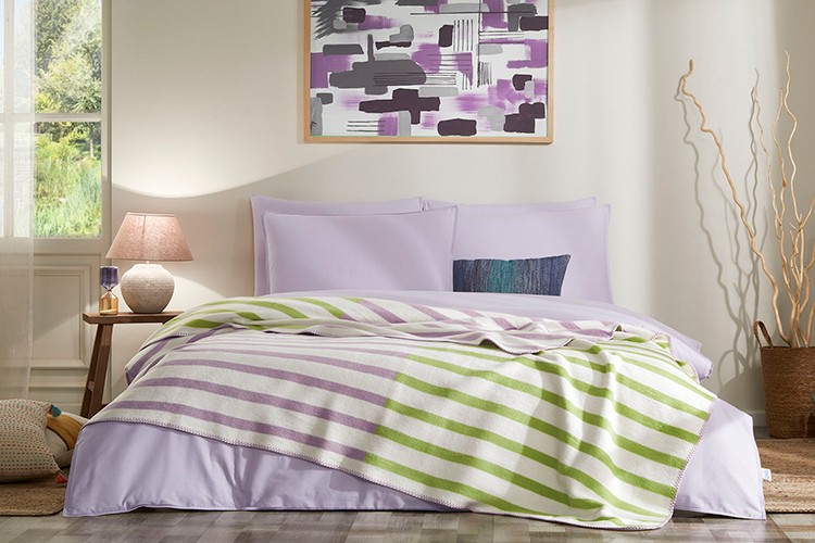 Kış sezonunu sıcacık battaniyelerle karşılıyor