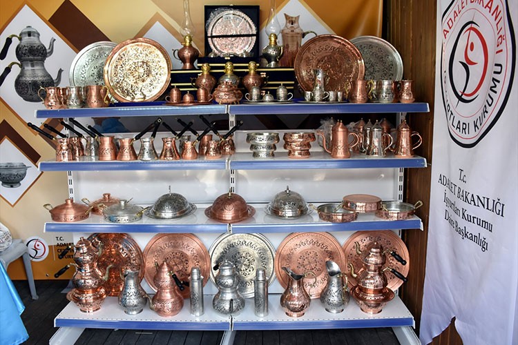 Kırıkkale'de "İşyurtları Ürün ve El Sanatları Fuarı" açıldı