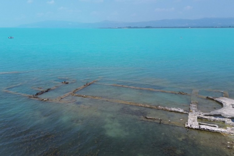 İznik Gölü turkuaz renge büründü