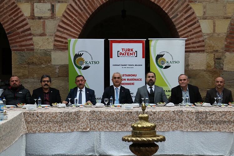 Maroon marinace mermeri tanıtıldı