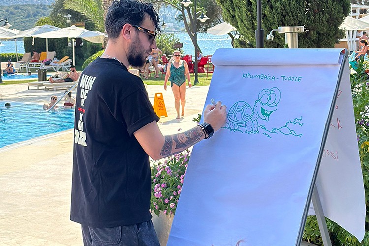 Çocuklar için sanat ve eğlenceyi buluşturan çizim atölyesi