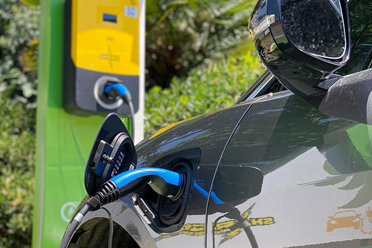 Şarj istasyonlarına kamudan düzenleme