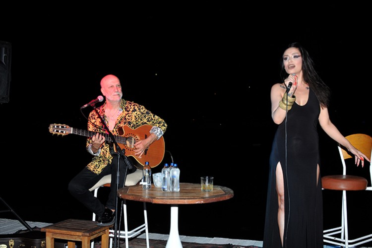 "Şarkılara eşlik etmek serbest"