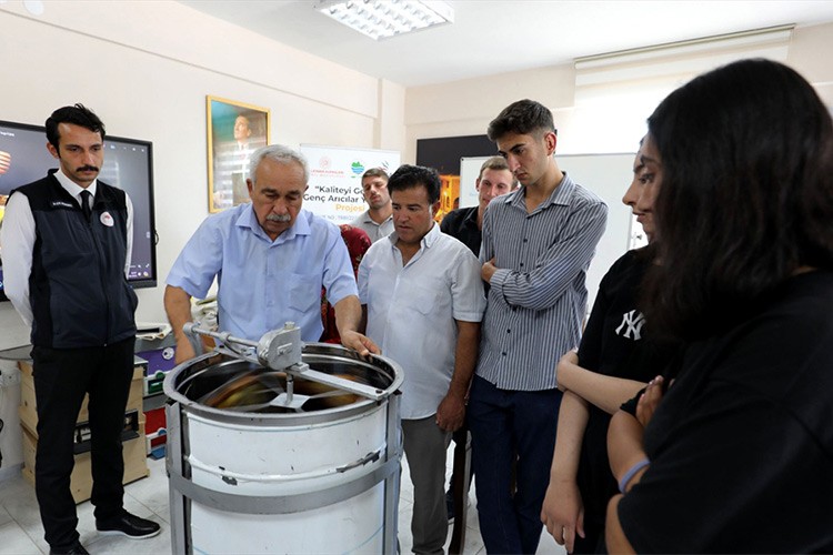 Karabük'te gençler arıcılıkla istihdama katılıyor