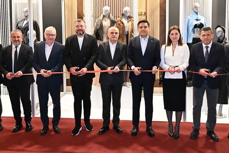 Dünyada her 100 deri ceket kullanandan 5'i Türk derisi giyiyor