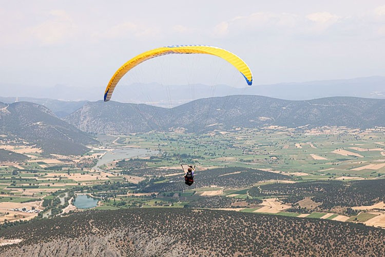 Meryem Dağı'nda yamaç paraşütü etkinliği başladı