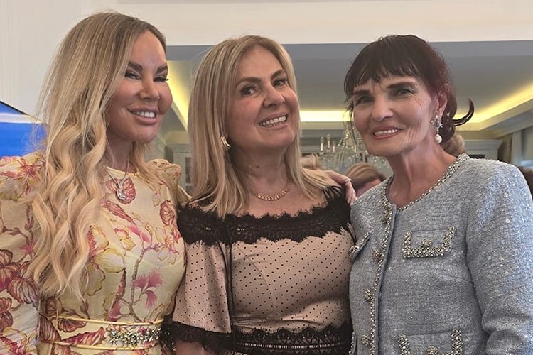 Bol sohbetli ve keyifli öğle yemeği