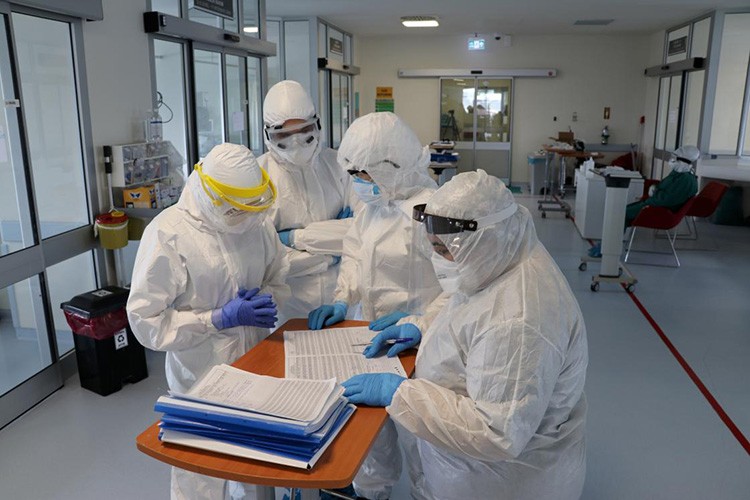 Sağlık çalışanlarına iyileştirme sinyali