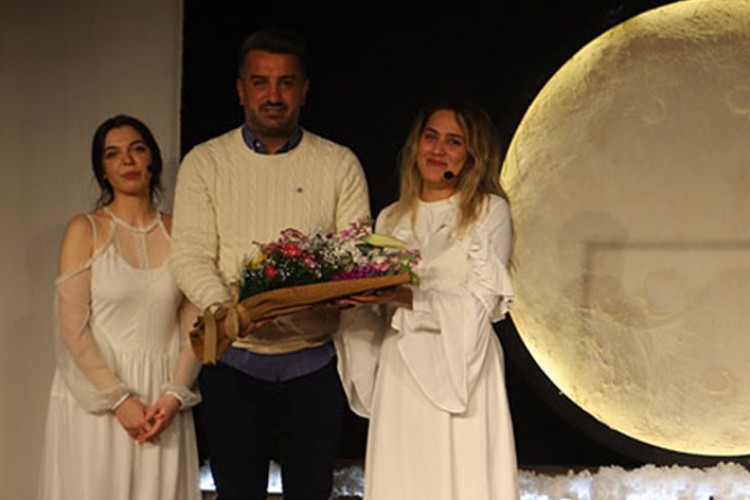 HÜRRİYETİN KADINLARI-KALP AYNASI' ADLI TİYATRO OYUNU KARTAL'DA SAHNELENDİ