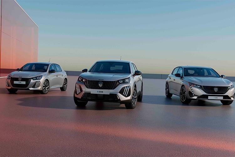 Peugeot Türkiye'de vites yükseltiyor