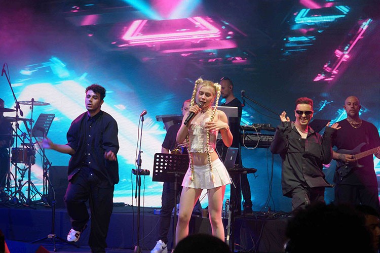 Binlerce Oyun Tutkununu Şarkılarıyla Coşturdu