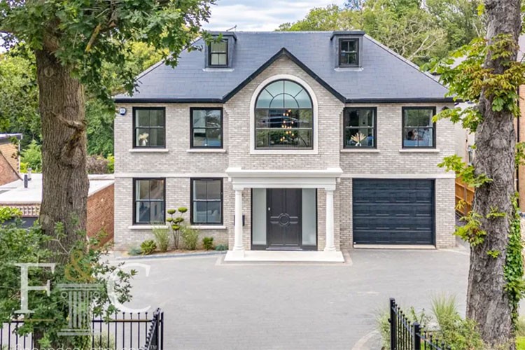 İngiltere'de konut fiyatları 2024'te yüzde 3,3 yükseldi