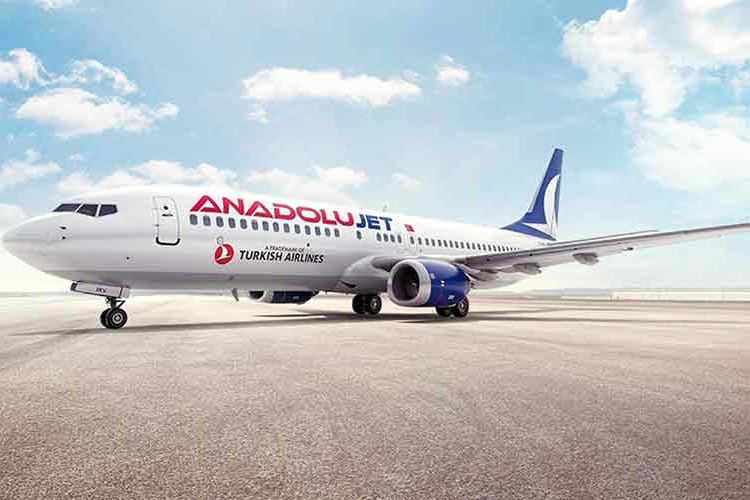 İlk uçağı Özbekistan'da törenle karşılandı