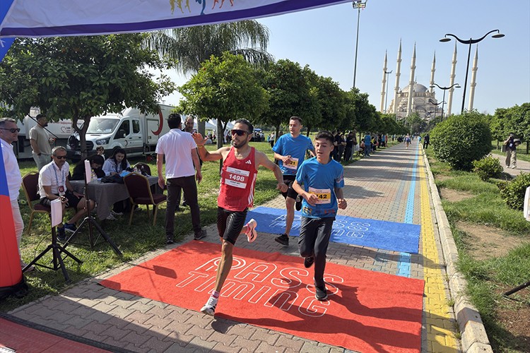 Adana'da sanayi ve gençlik el ele koştu