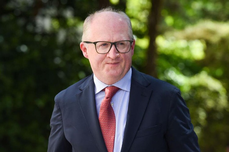 "Faizlerin kısıtlı alana çıkması gerekiyor"