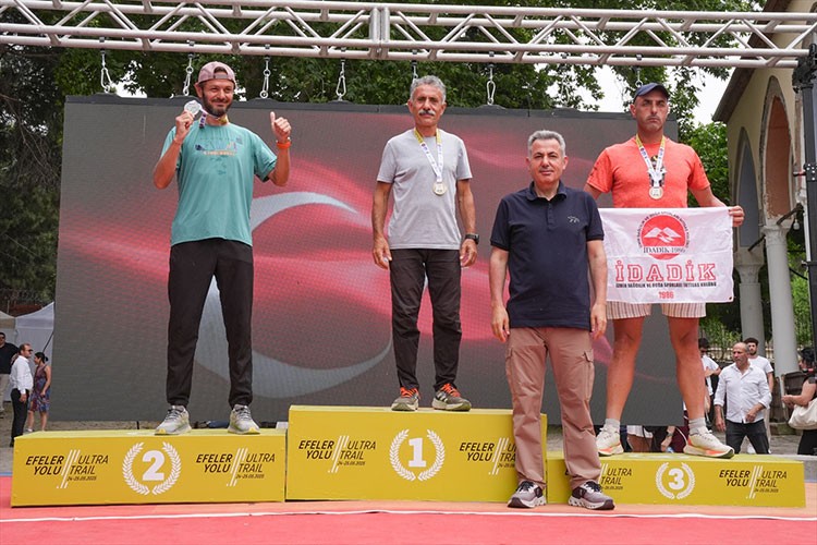 İzmir'de Efeler Yolu Ultra Trail yarışları tamamlandı