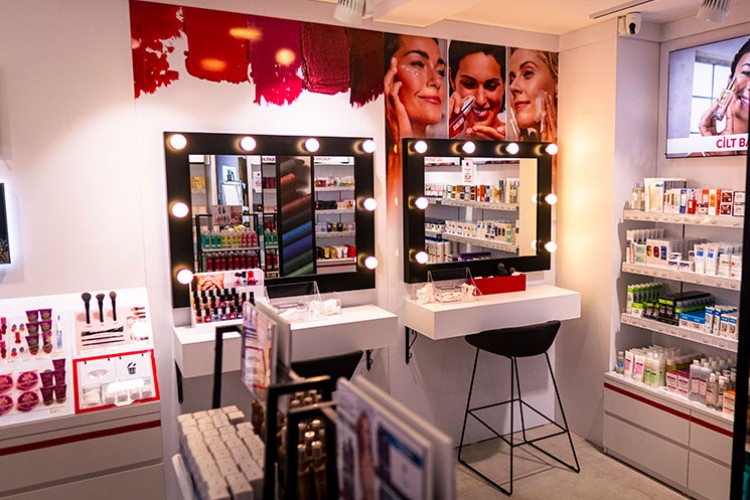 56 mağazası ile büyüyor