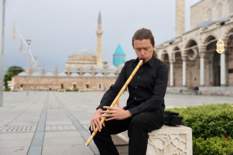 Rus müzisyenin hayatına etkilendiği "ney sesi" yön verdi