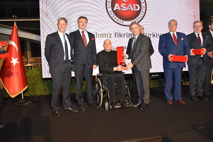 İş, siyaset, sanat ve bilim dünyası aynı sofrada buluştu