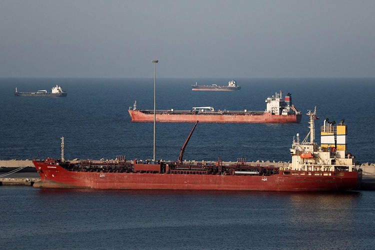 Hürmüz'de bekleyen 1500 gemi yeni bir krizi tetikleyebilir