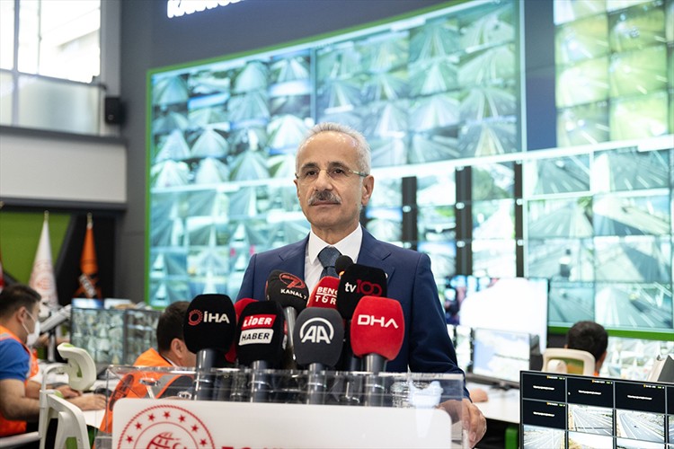 Bakan Uraloğlu, bayram öncesi trafik önlemlerini denetledi