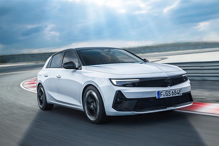 Yeni Opel Astra GSe ve Astra Sports Tourer GSe tanıtıldı