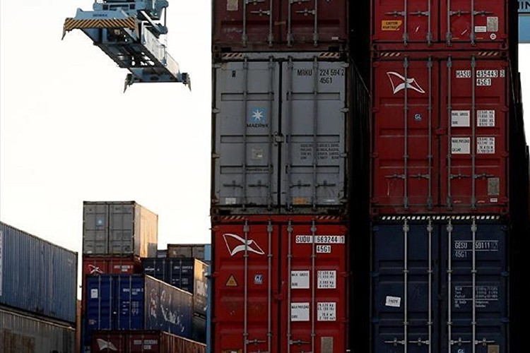 Dış ticaret açığı azaldı