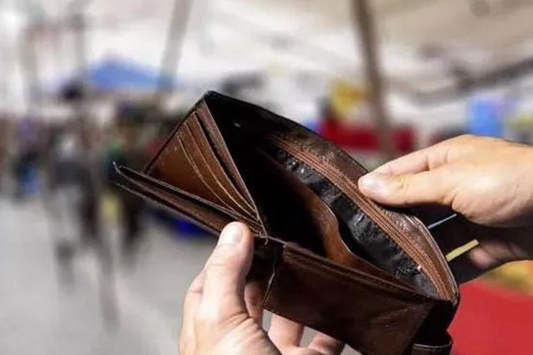 Açlık sınırı asgari ücretin 300 TL üstünde