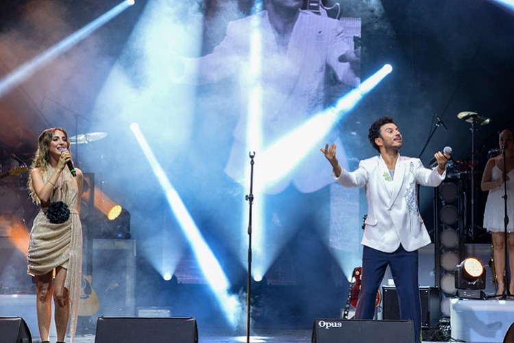 Buray söyledi sevgilisi eğlendi