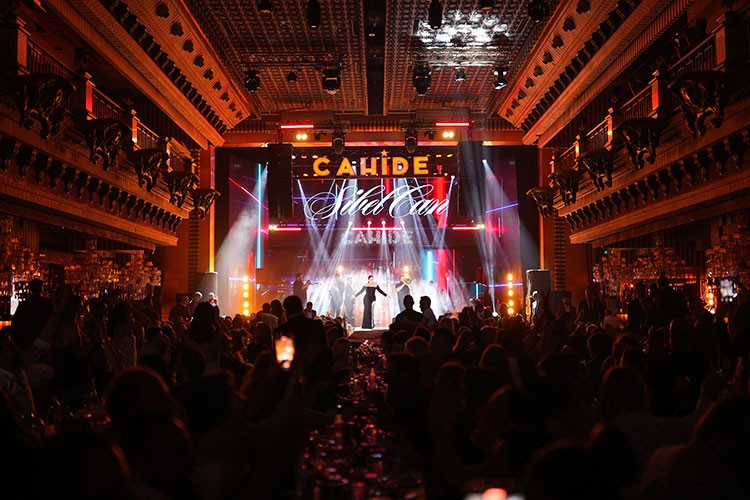 Sibel Can'la bize has bir gece