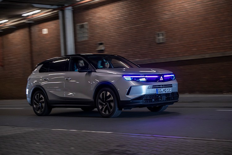 Aydınlatma sistemiyle iletişim Opel'le başlıyor