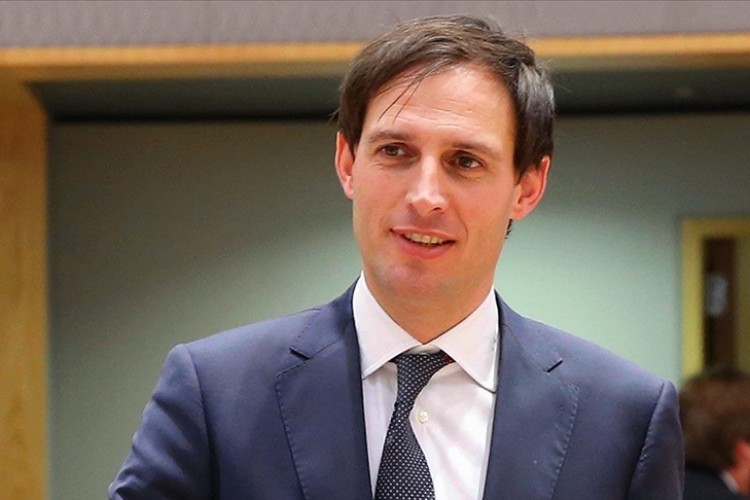 AB Komisyonunun Hollandalı üyesi değişti