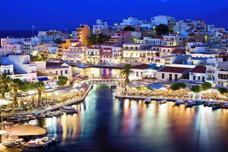 Ege adalarına feribot bileti satışları sürüyor