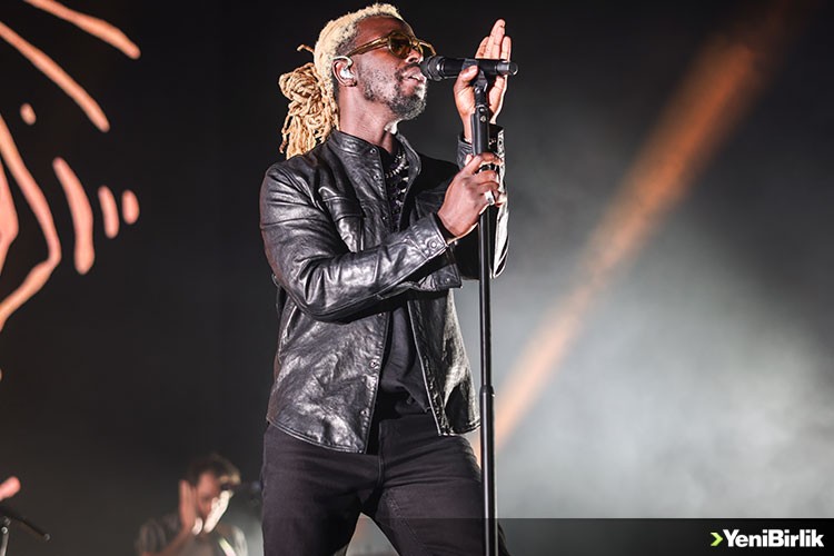 Black Pumas Zorlu PSM'yi Renklendirdi!