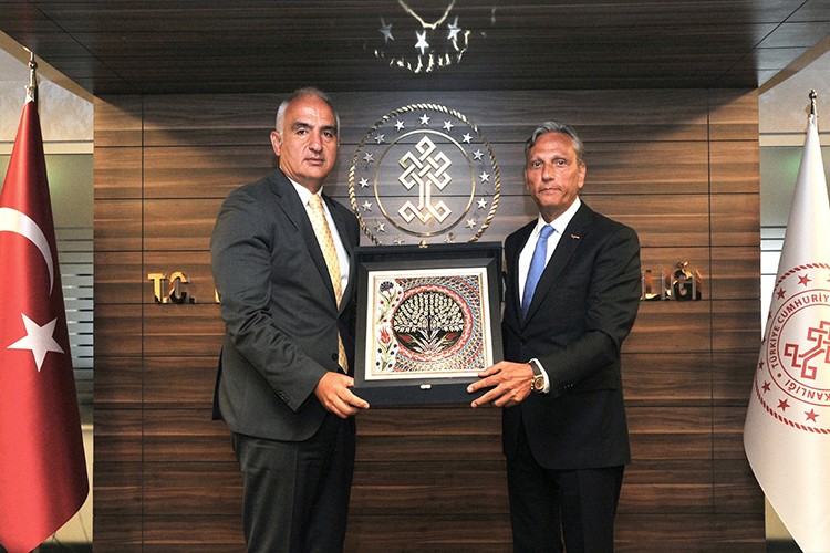 TÜRSAB heyetinden Bakan Ersoy'a tebrik ziyareti