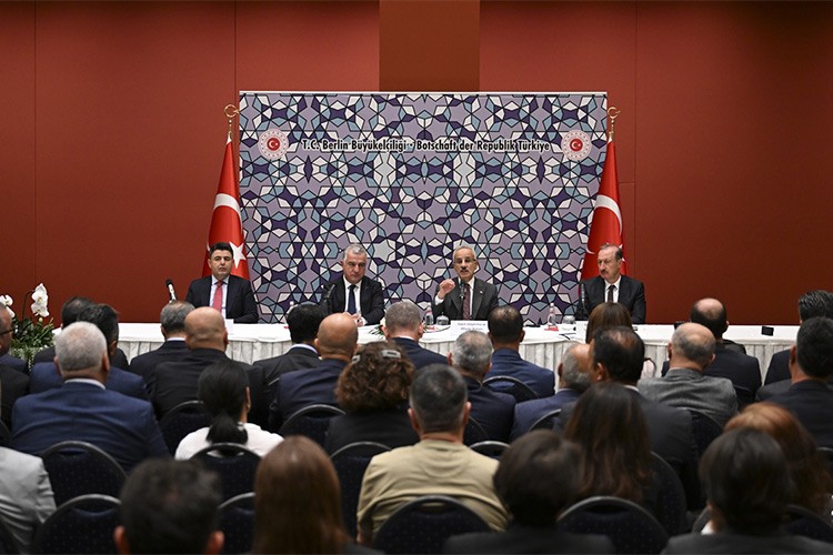 Türk STK temsilcileri ve iş insanlarıyla buluştu