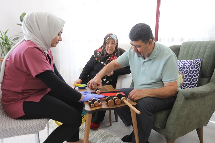 Gaziantep Büyükşehir'den evde fizik tedavi hizmeti