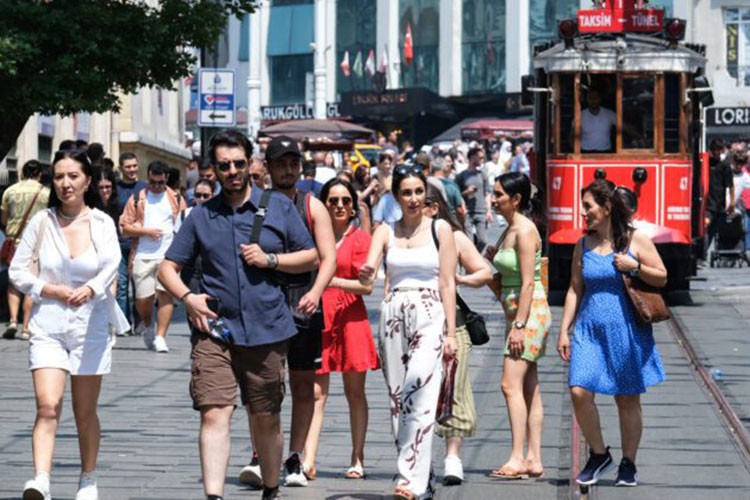 Türkiye'de 12 milyon 763 bin 159 genç bulunuyor