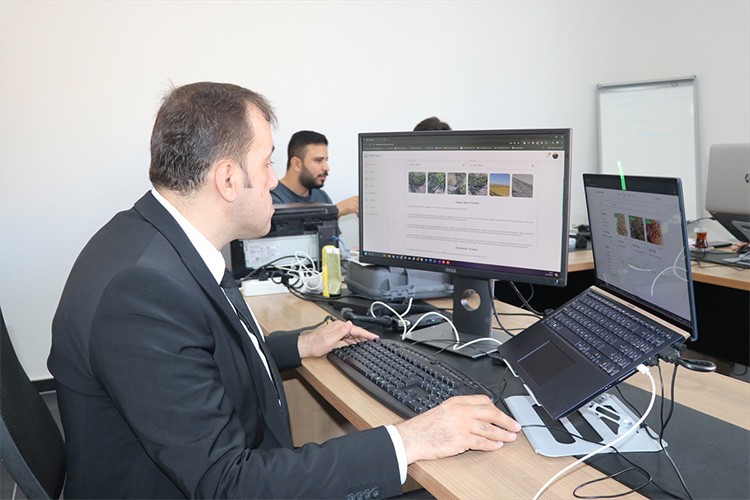 Çiftçinin yerine fıstık bahçelerinin takibini yapacak