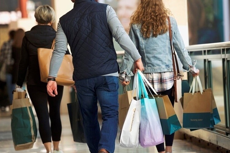 ABD'de tüketim harcamaları beklentileri aştı