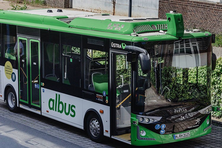 Almanya'da Seviye-4 Otonom Sürüş Onayı Alan İlk Otobüs Oldu