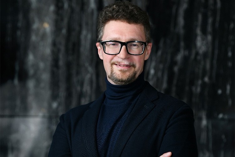 Yapay zeka destekli arama hizmetlerini genişletiyor