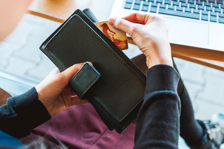 Almanya'da reel ücretler rekor hızda düşüyor