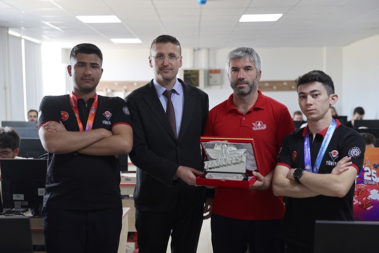 Veri güvenliği yazılımı "Muhafız"a TEKNOFEST'te ikincilik ödülü