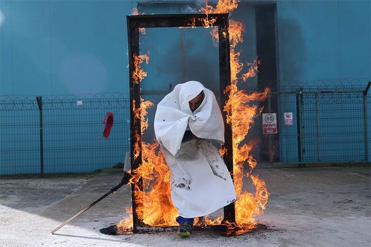 Edirne'de üretilen yangın battaniyeleri talep görüyor